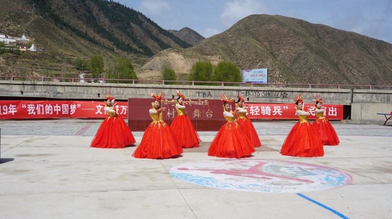 甘肅演藝集團(tuán)2019“我們的中國夢”——文化進(jìn)萬家暨隴原“紅色文藝輕騎兵”省雜技團(tuán)小分隊(duì)赴甘