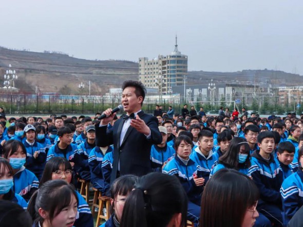 甘肅演藝集團(tuán)歌舞劇院“慶百年華誕，譜隴原新篇”2021年“我們的中國夢”——文化進(jìn)萬家暨“隴原紅色文藝輕騎兵”惠民演出在路上